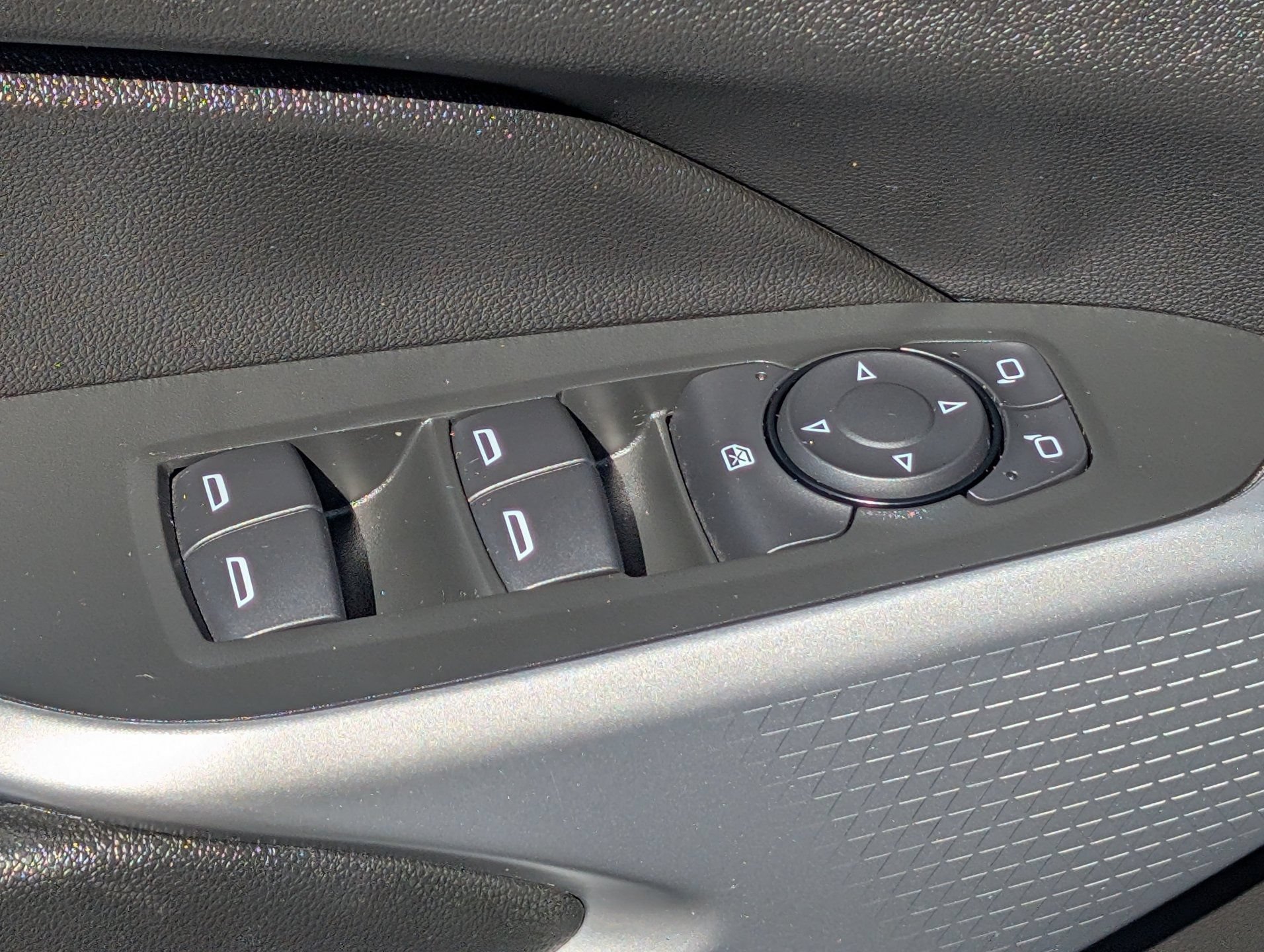 Used 2024 Chevrolet Trax LS FWD image 19