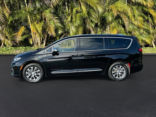 Used 2025 Chrysler Pacifica Pinnacle image 8