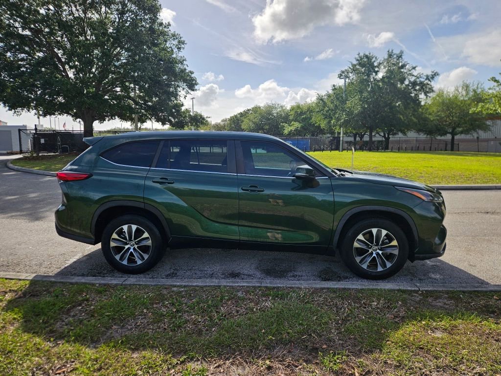 Used 2023 Toyota Highlander XLE image 6