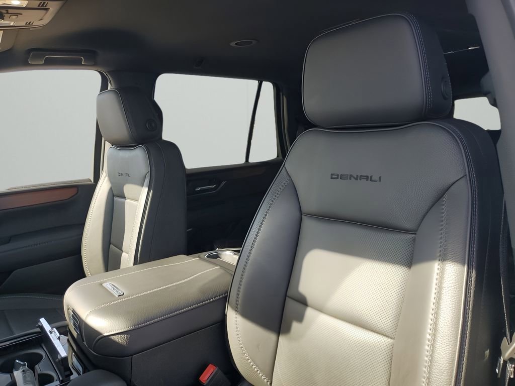 Certified 2025 GMC Yukon Denali image 30