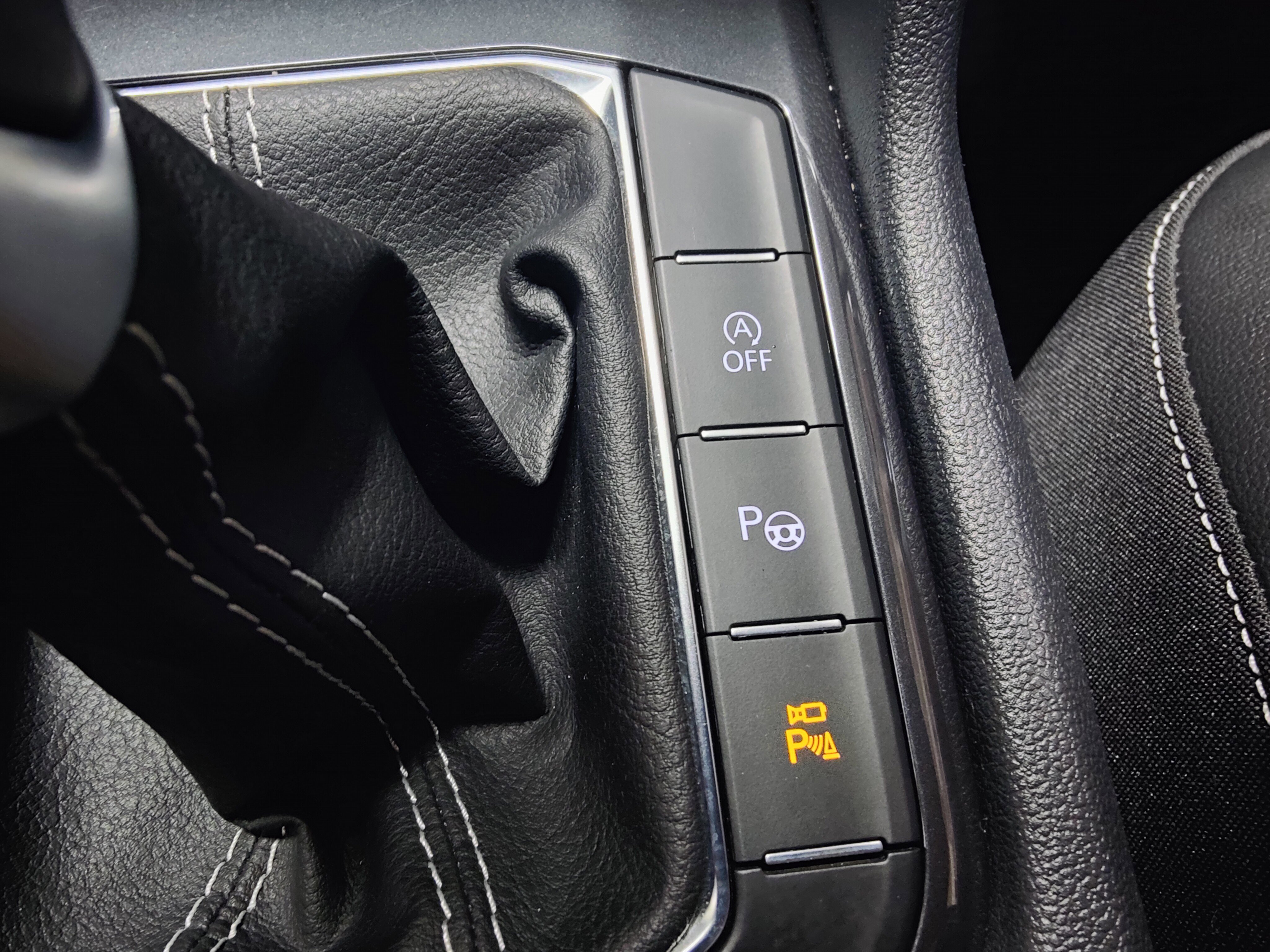 Used 2024 Volkswagen Tiguan SEL R-Line image 14