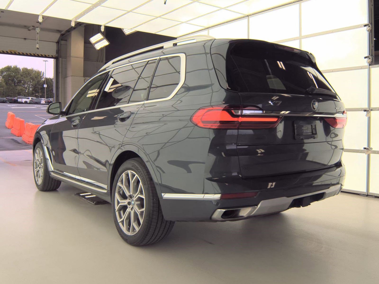 Used 2020 BMW X7 xDrive40i w/ Cold Weather Package AWD/4WD image 8