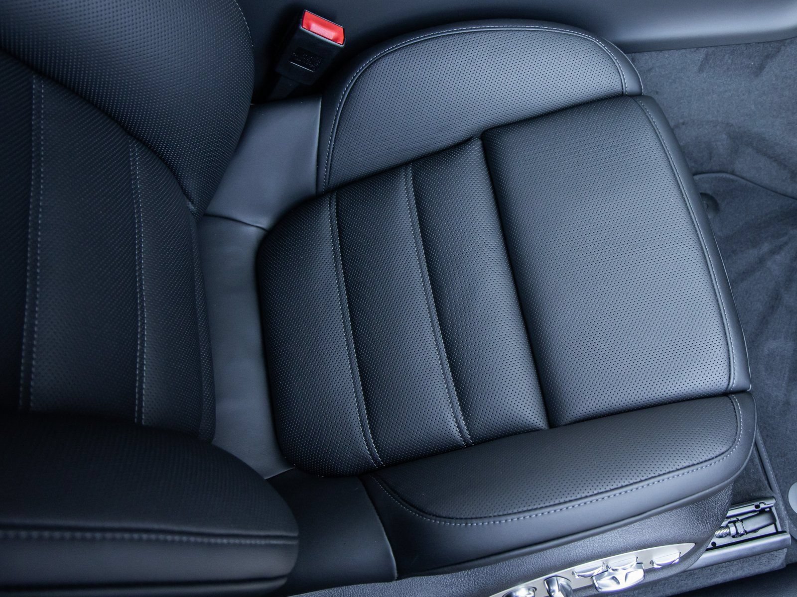 Certified 2026 Porsche Macan AWD/4WD image 45