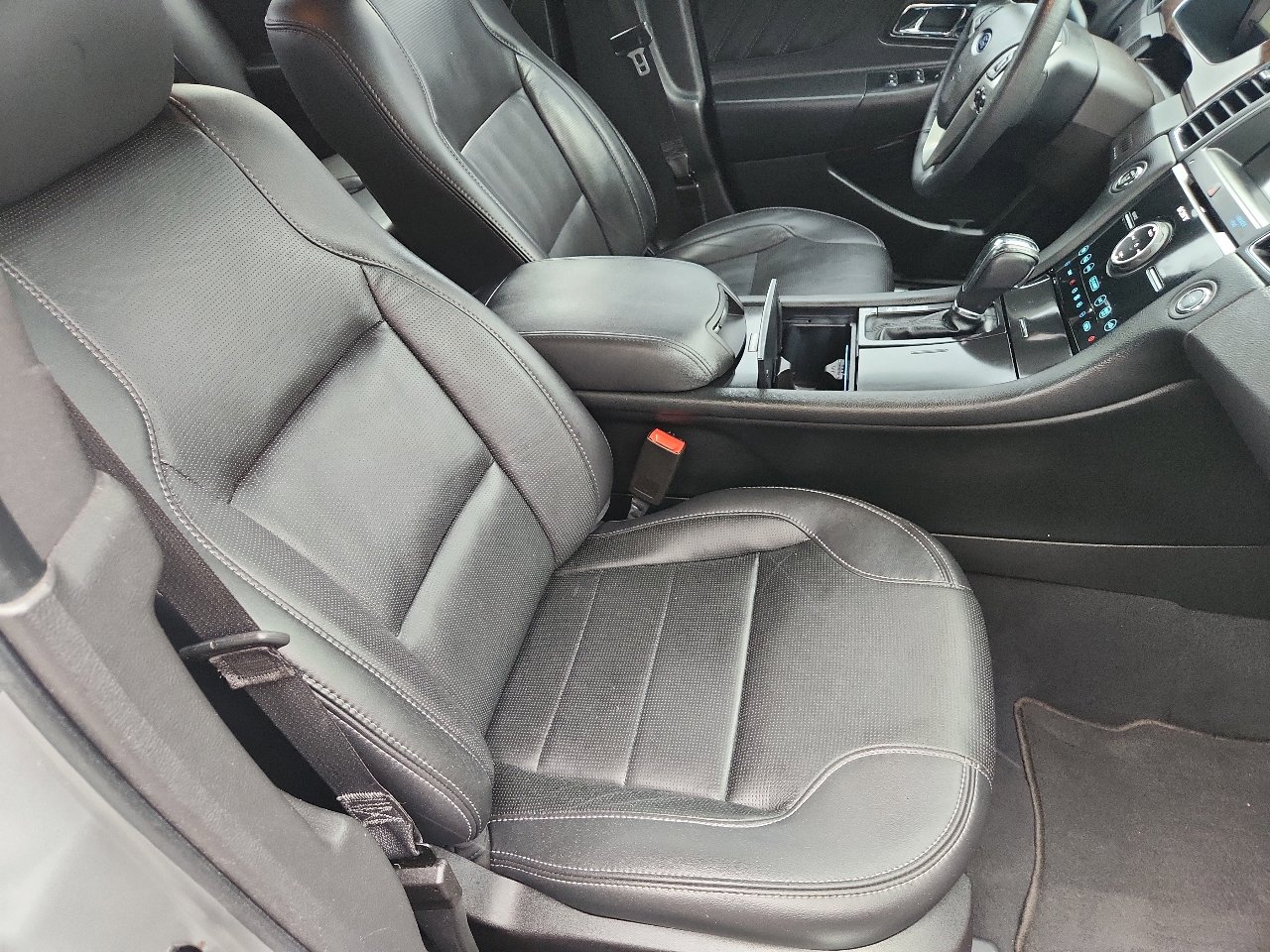 Used 2019 Ford Taurus Limited image 9