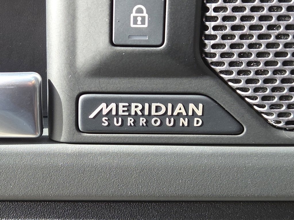 Used 2024 Land Rover Defender 110 X-Dynamic SE image 24