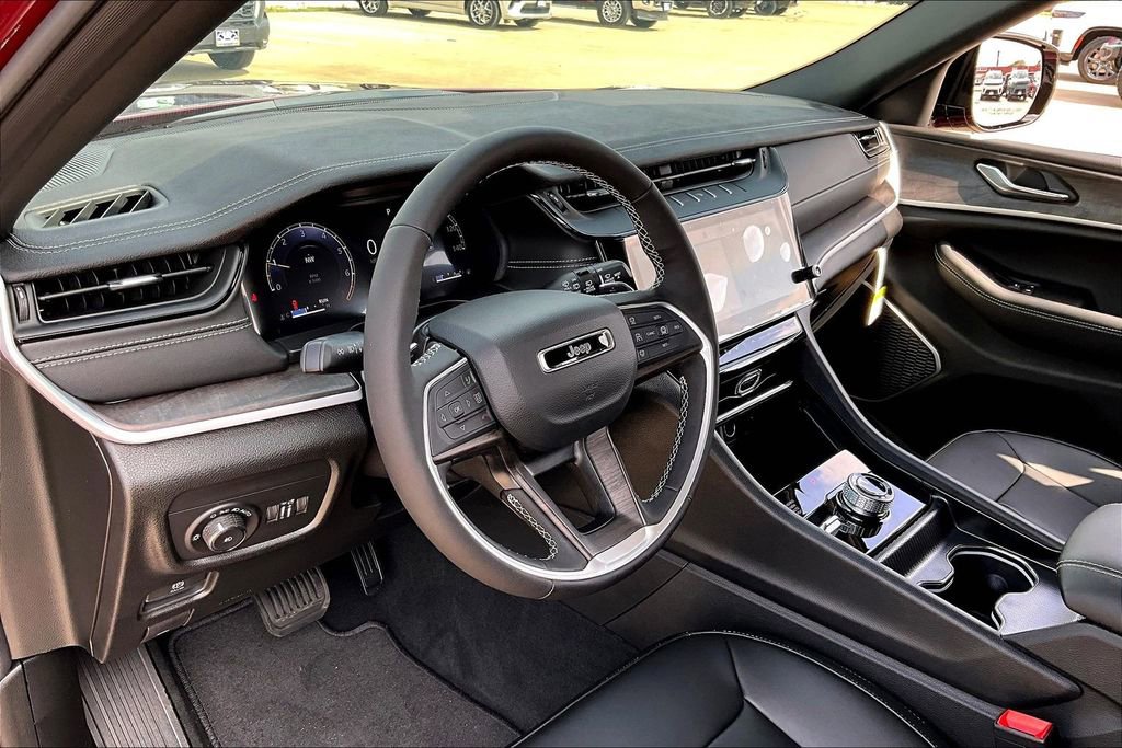 New 2026 Jeep Grand Cherokee L Limited w/ Limited Altitude Package AWD/4WD image 9