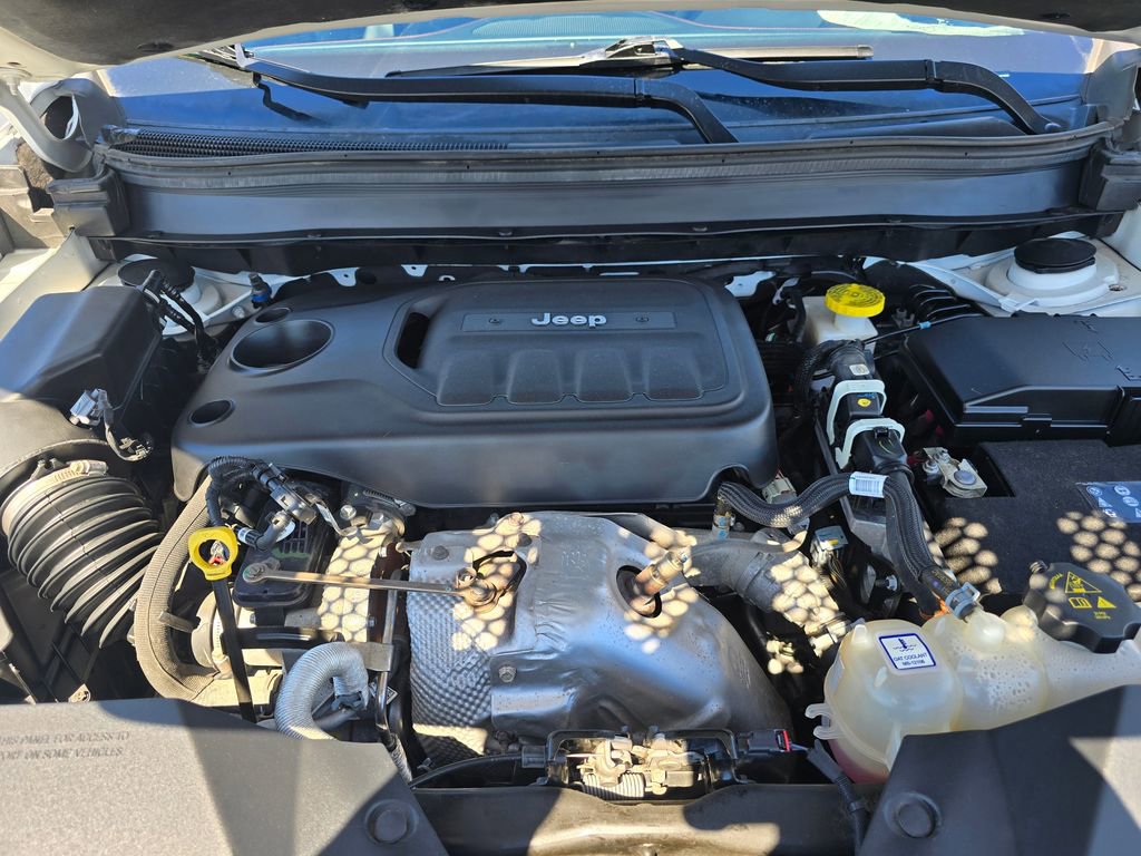 Used 2019 Jeep Cherokee Trailhawk w/ Cold Weather Group AWD/4WD image 28