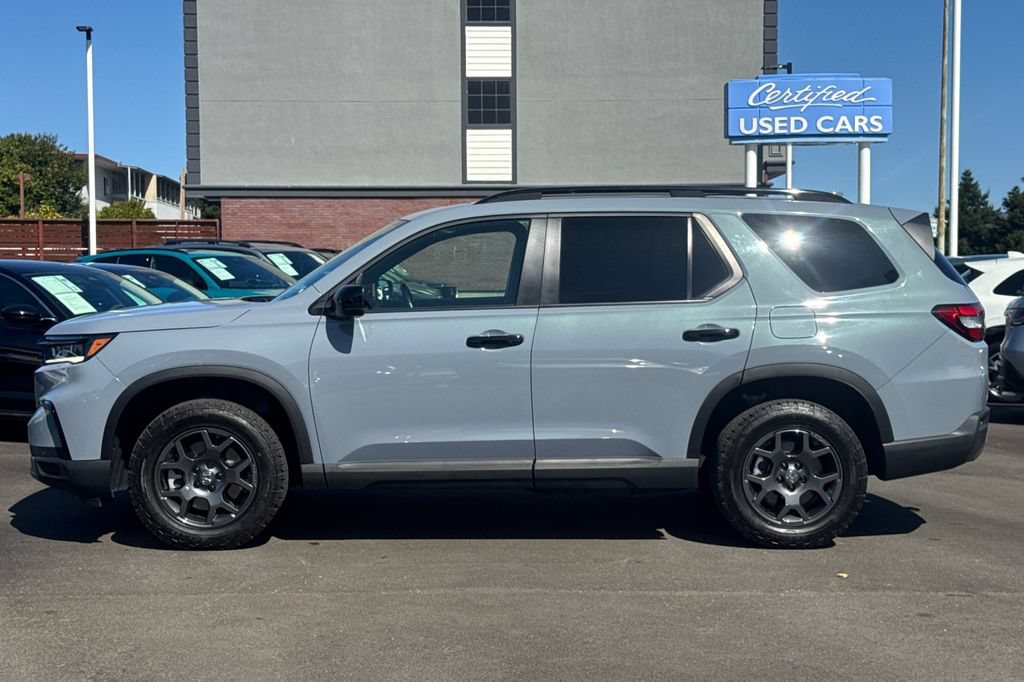 Certified 2024 Honda Pilot TrailSport image 7