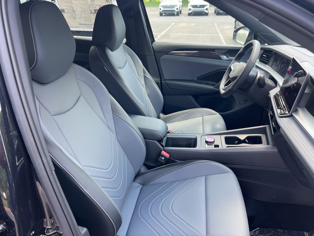New 2026 Volkswagen Tiguan SE R-Line FWD image 22