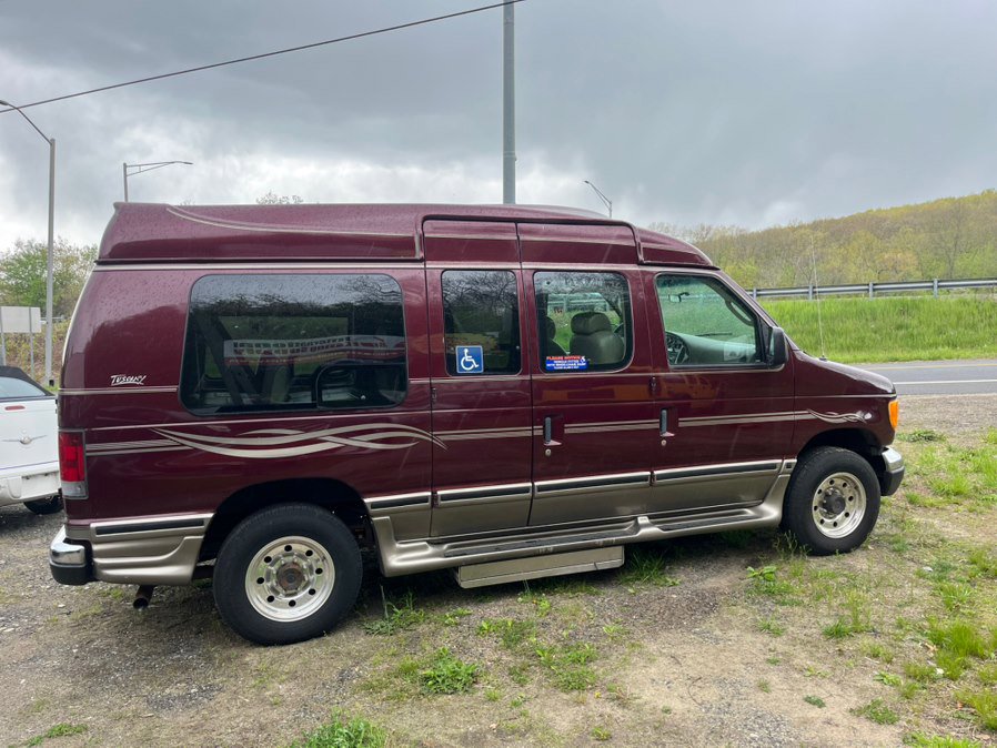 Used 2004 Ford E-250 and Econoline 250 RWD image 2