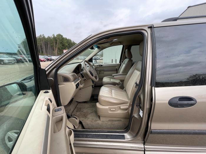 Used 2006 Ford Freestar SE FWD image 21