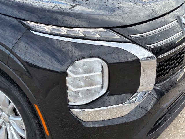 Used 2025 Mitsubishi Outlander ES FWD image 9