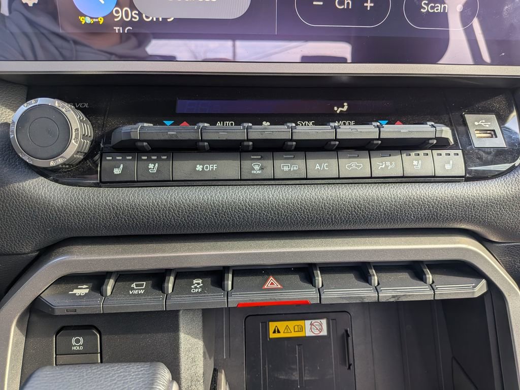 Used 2024 Toyota Tundra Limited image 20