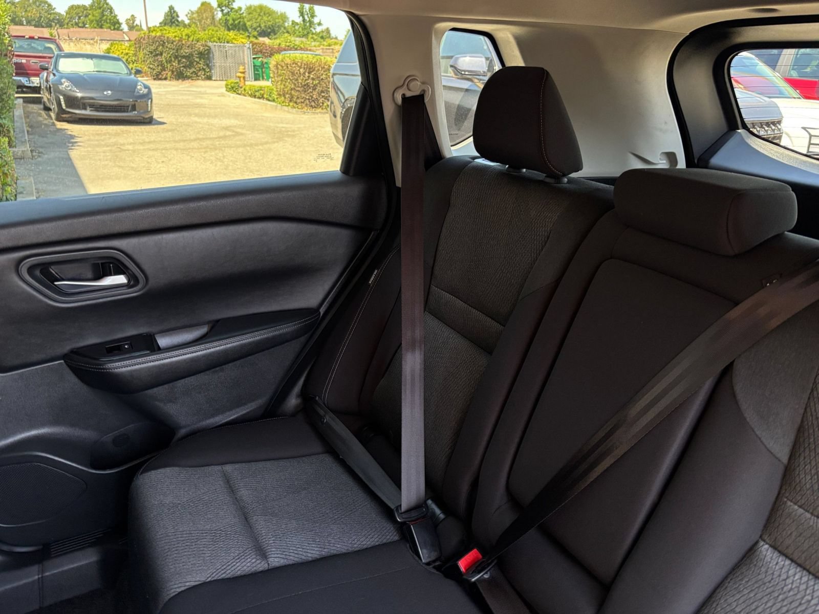 Used 2025 Nissan Rogue SV FWD image 40
