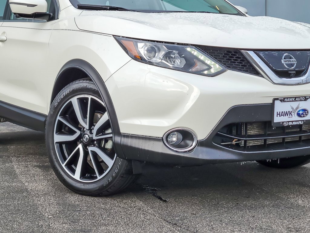 Used 2017 Nissan Rogue Sport SL w/ SL Premium Package image 2