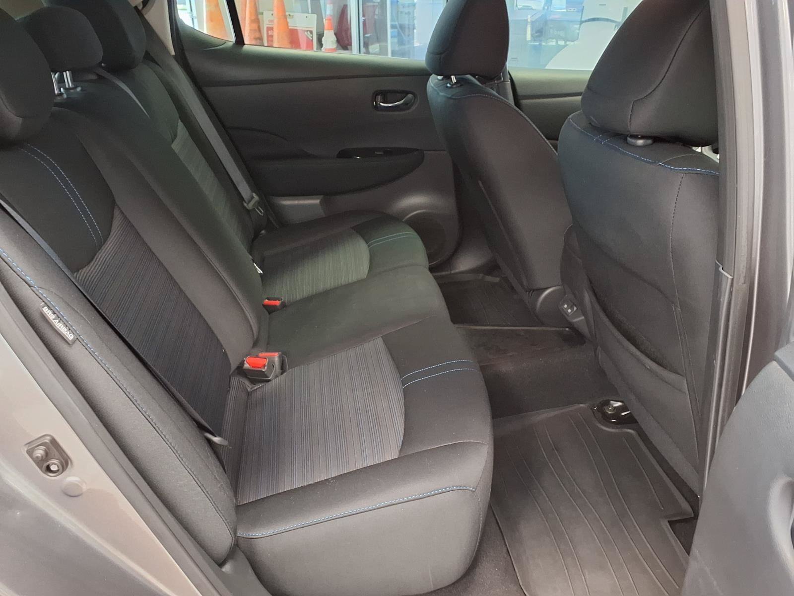 Used 2022 Nissan Leaf SV w/ SV Technology Package FWD image 13