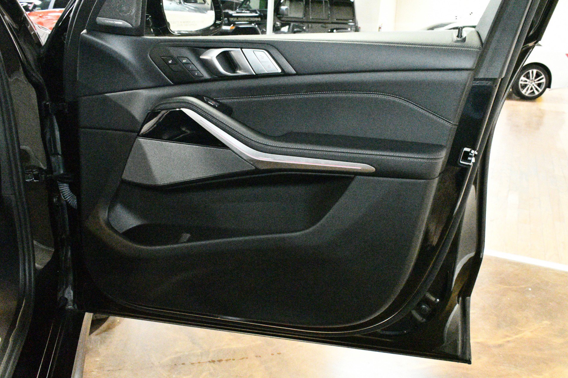 Used 2022 BMW X7 M50i w/ Luxury Seating Package image 42