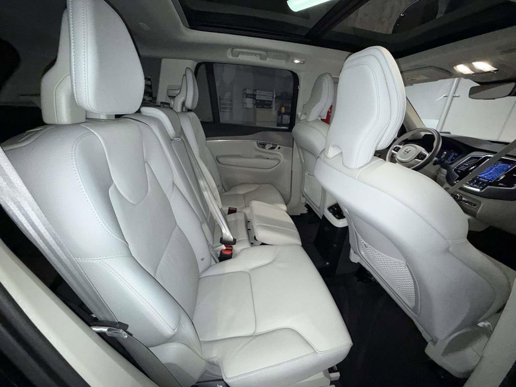 Used 2025 Volvo XC90 T8 Plus w/ Protection Package Premier AWD/4WD image 16