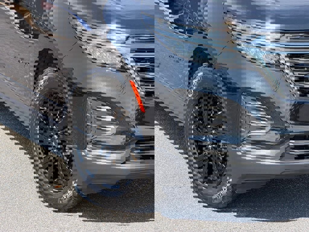 Used 2024 Chevrolet Equinox LS w/ LS Convenience Package image 17