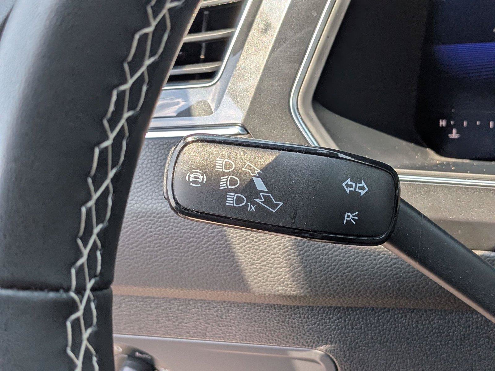 Used 2023 Volkswagen Tiguan SE w/ Panoramic Sunroof Package AWD/4WD image 11