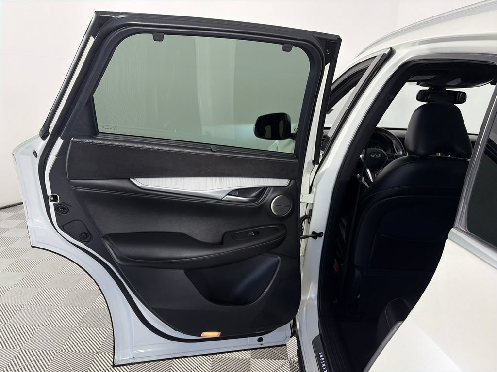 Used 2019 INFINITI QX50 Essential w/ Sensory Package AWD/4WD image 12