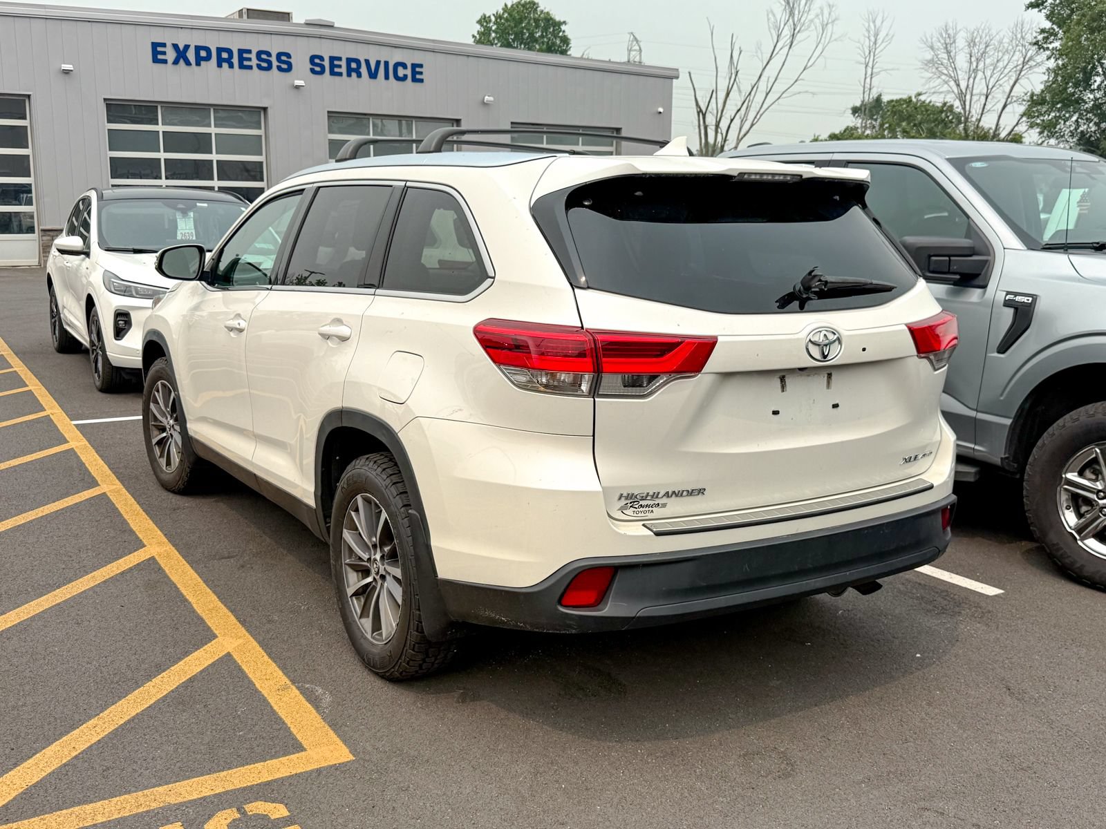 Used 2019 Toyota Highlander XLE AWD/4WD image 9