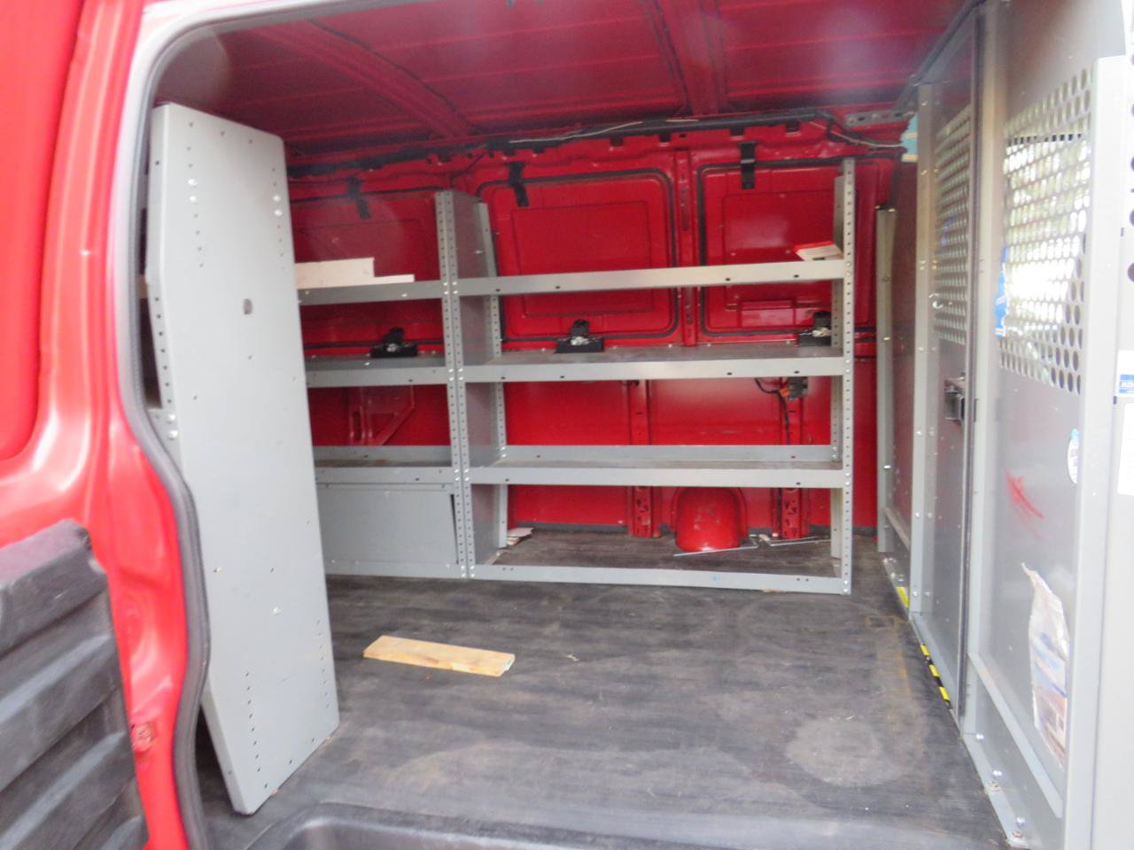 Used 2009 Chevrolet Express 2500 RWD image 32