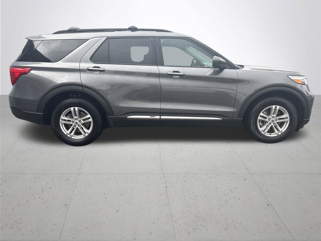 Used 2023 Ford Explorer XLT AWD/4WD image 5