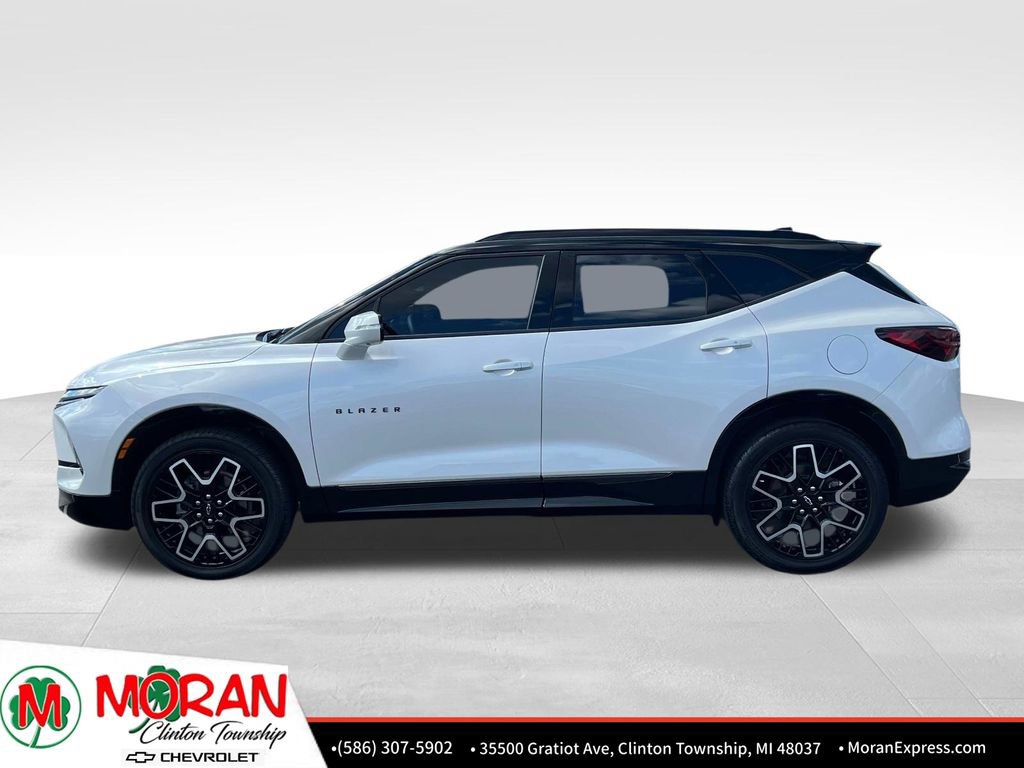 Certified 2024 Chevrolet Blazer RS w/ Driver Confidence II Package FWD image 3