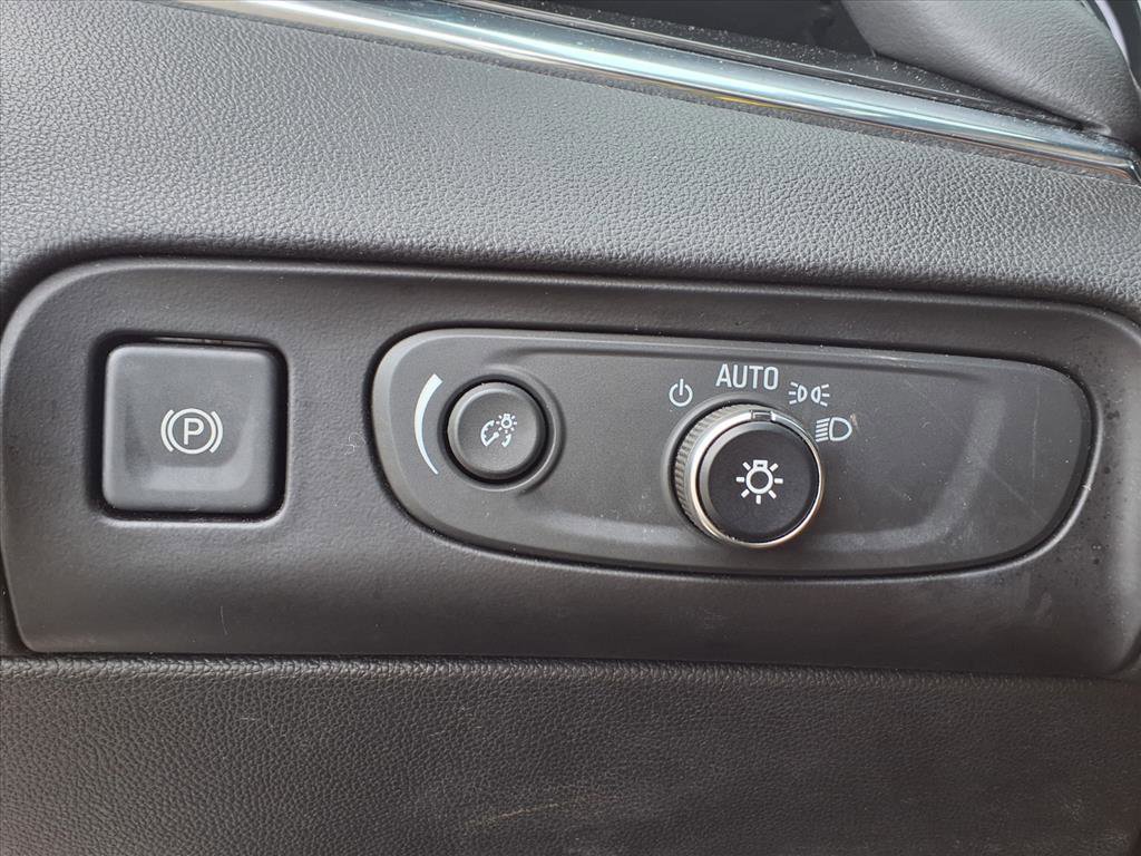 Used 2019 Buick Enclave Essence image 18