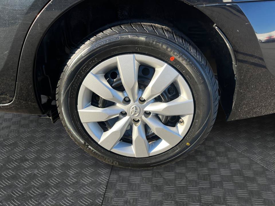 Used 2015 Toyota Corolla LE FWD image 21
