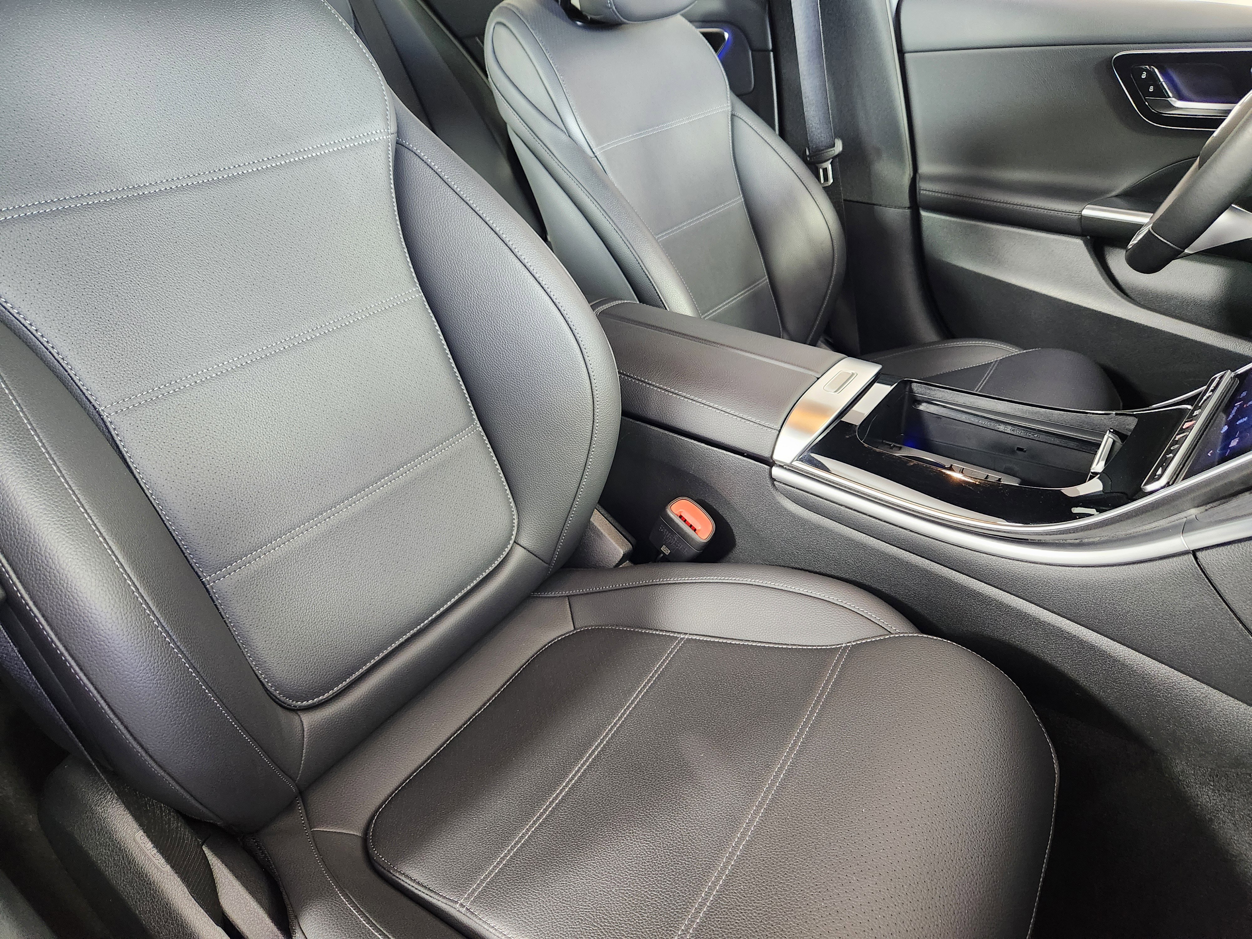 Used 2025 Mercedes-Benz C 300 4MATIC Sedan image 11