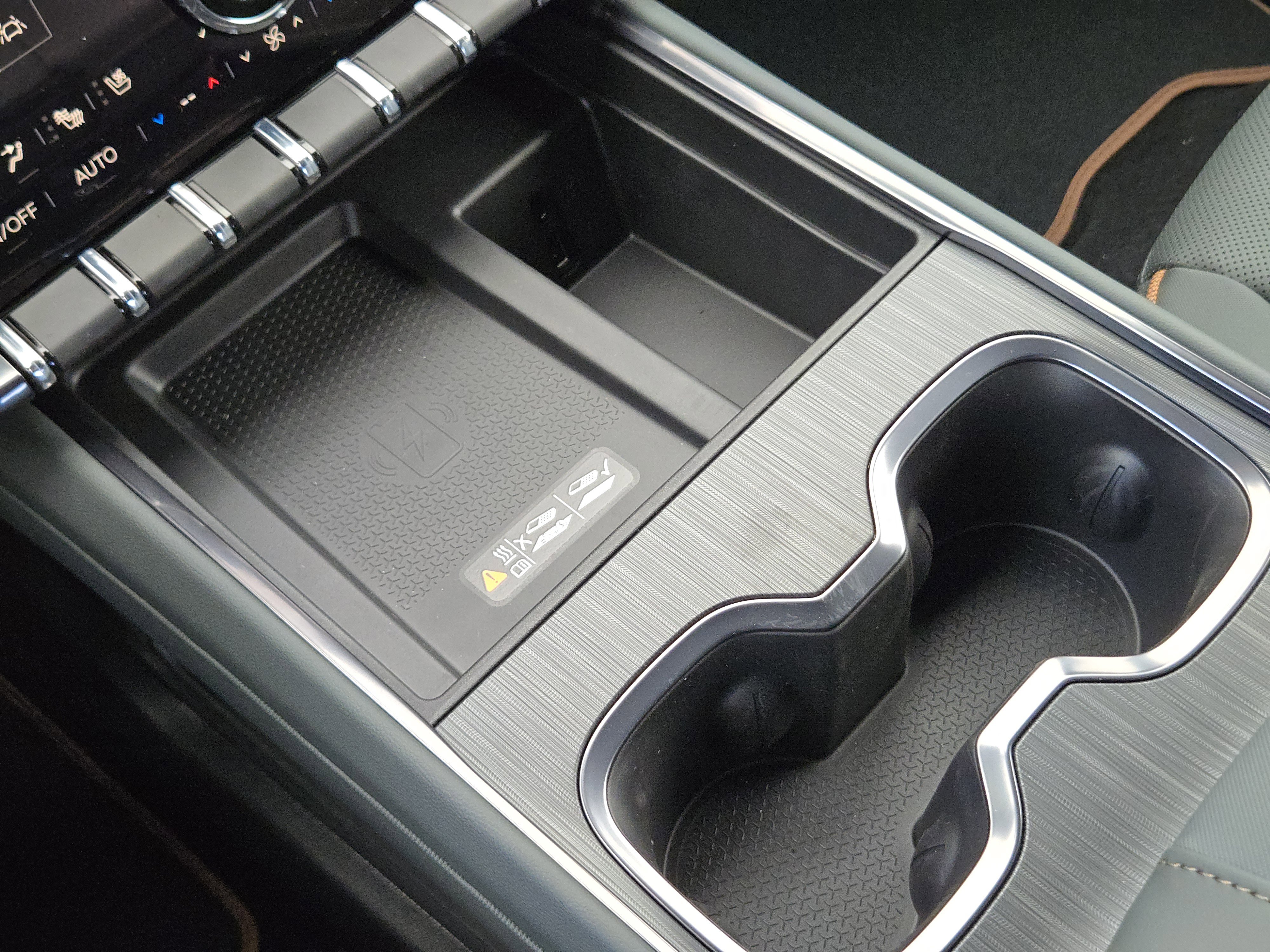 New 2026 GMC Acadia AT4 w/ Luxury Package image 16