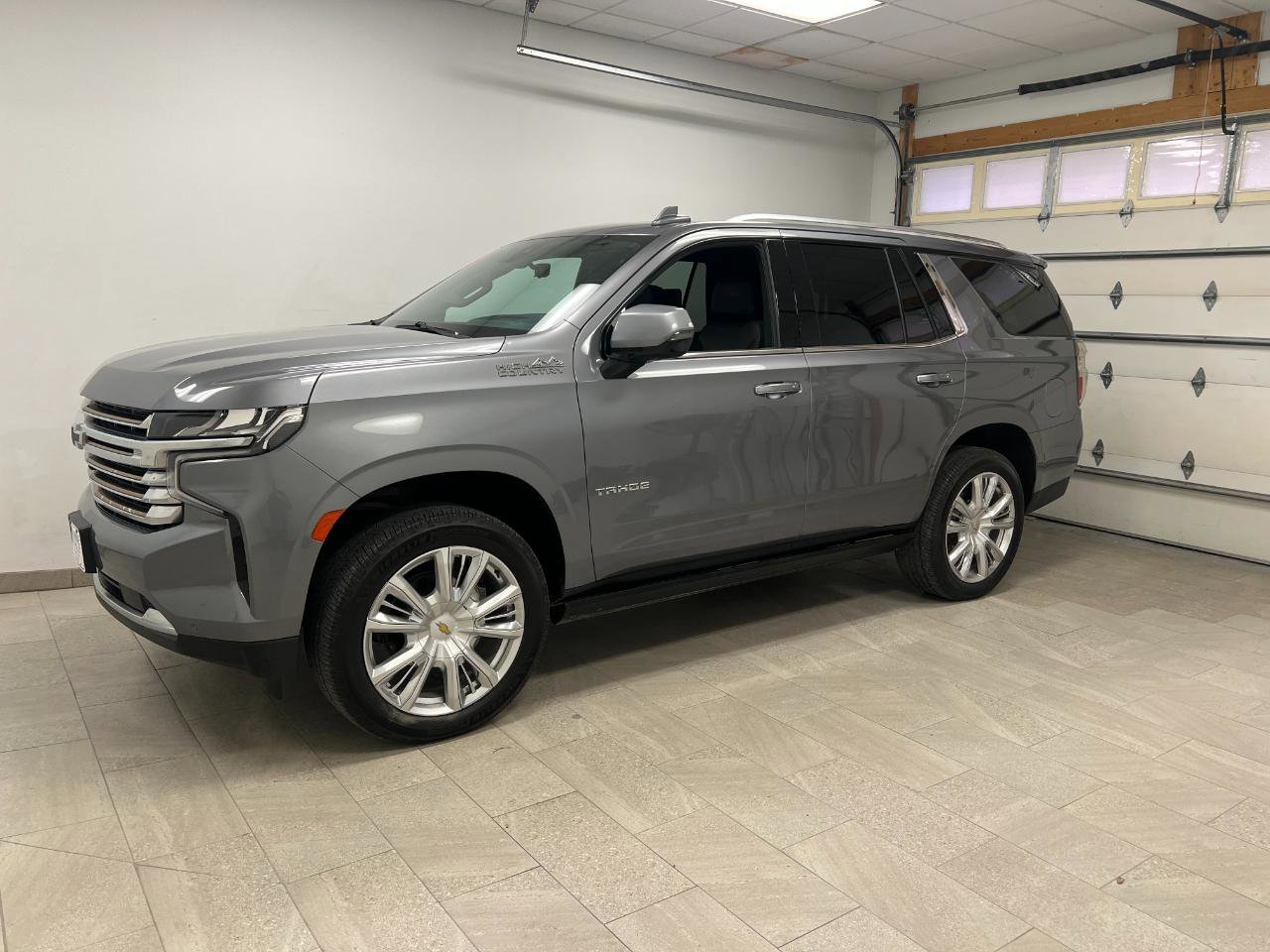 Used 2021 Chevrolet Tahoe High Country w/ Premium Package image 2