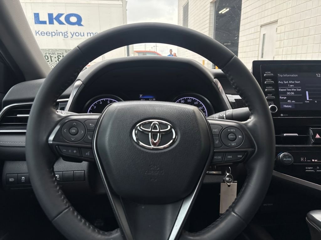 Used 2022 Toyota Camry SE image 15