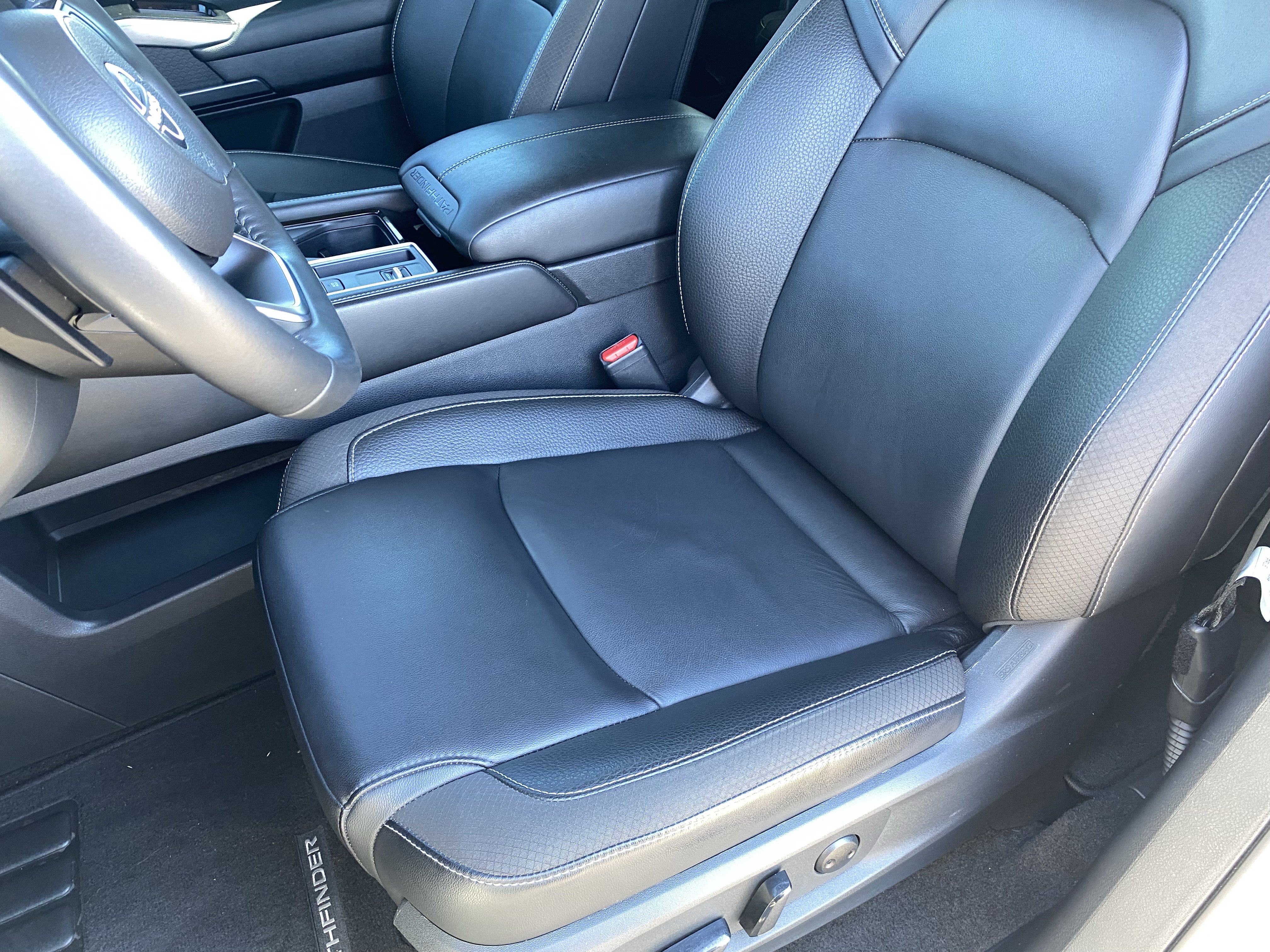 Used 2024 Nissan Pathfinder SL w/ SL Premium Package FWD image 19