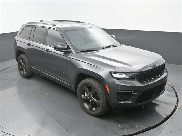 Used 2025 Jeep Grand Cherokee Limited w/ Black Appearance Package image 13