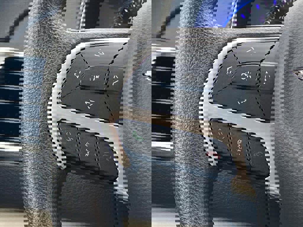 Used 2016 Chrysler 200 Limited image 7