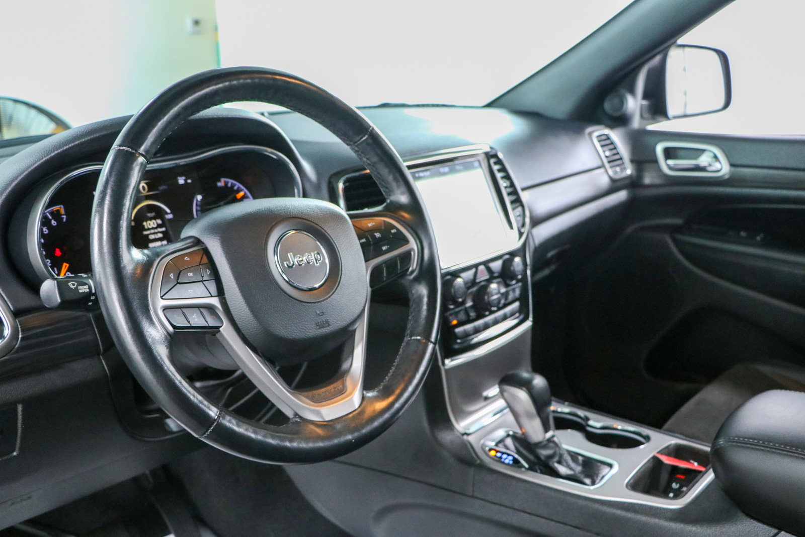 Used 2021 Jeep Grand Cherokee Laredo X AWD/4WD image 23