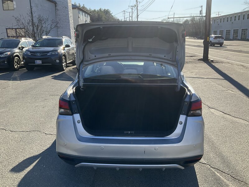 Used 2021 Nissan Versa SV FWD image 11