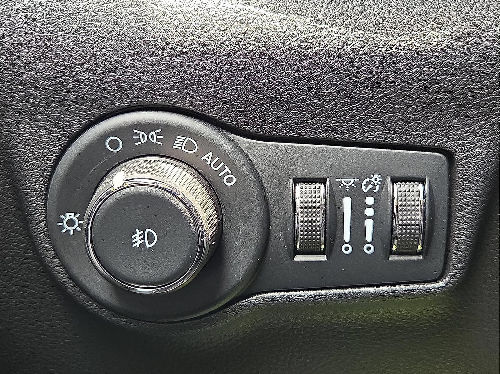 Used 2025 Jeep Compass Trailhawk AWD/4WD image 19