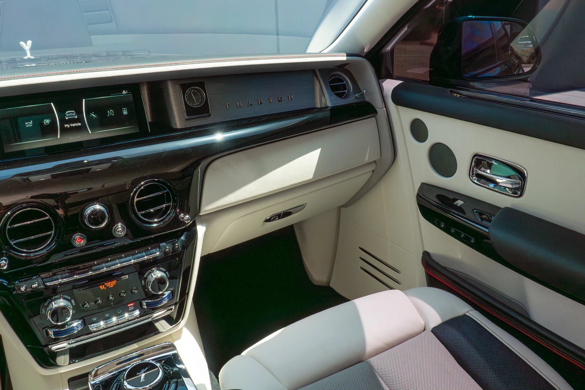 Used 2024 Rolls-Royce Phantom Sedan w/ The Phantom Package RWD image 81