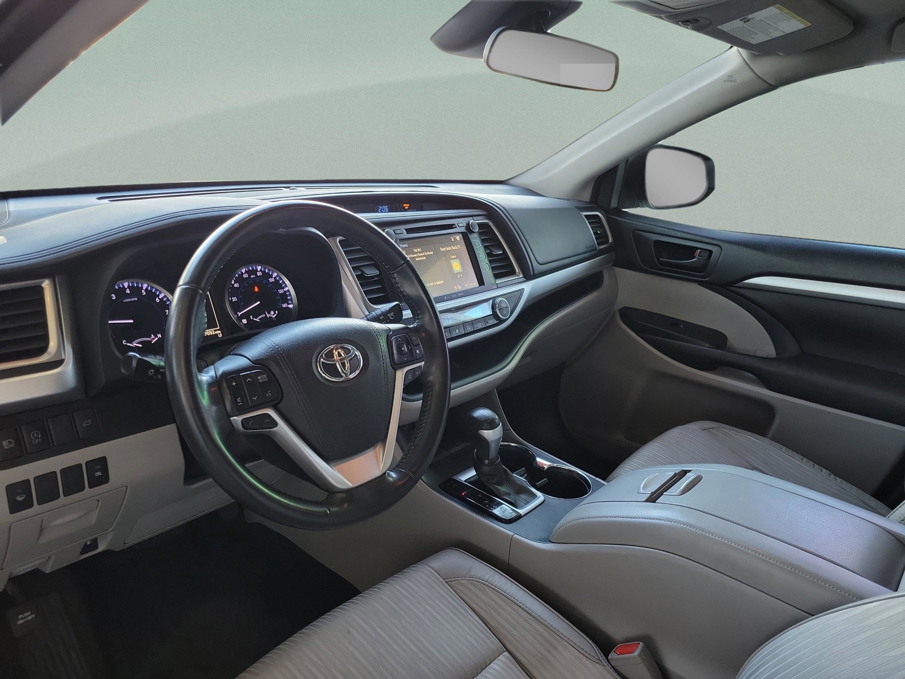 Used 2018 Toyota Highlander LE image 24