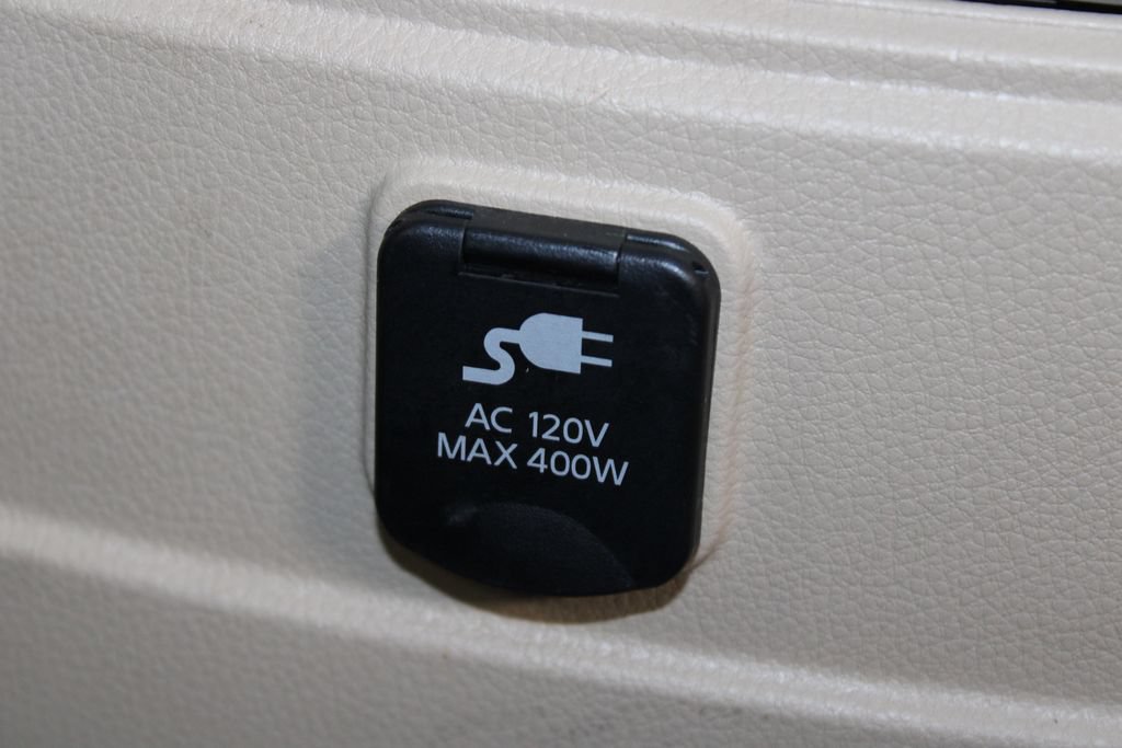 Used 2017 Nissan Titan SL RWD image 33