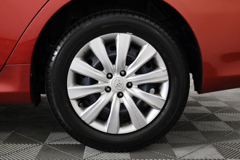 Used 2013 Toyota Corolla LE image 16