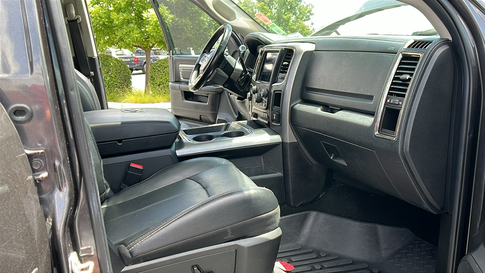 Used 2018 RAM 2500 Laramie w/ Sport Appearance Group AWD/4WD image 14