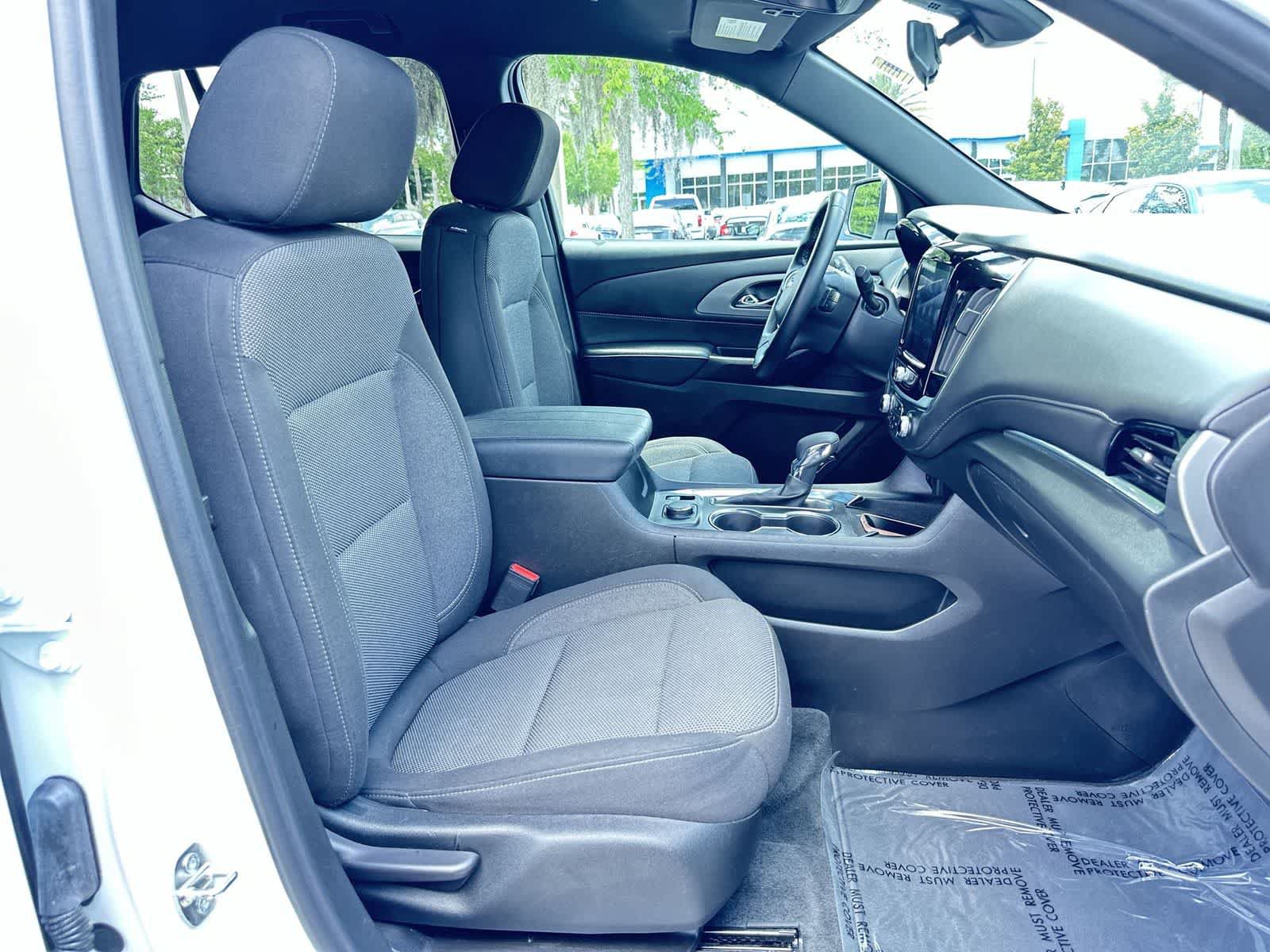 Used 2023 Chevrolet Traverse LT FWD image 16