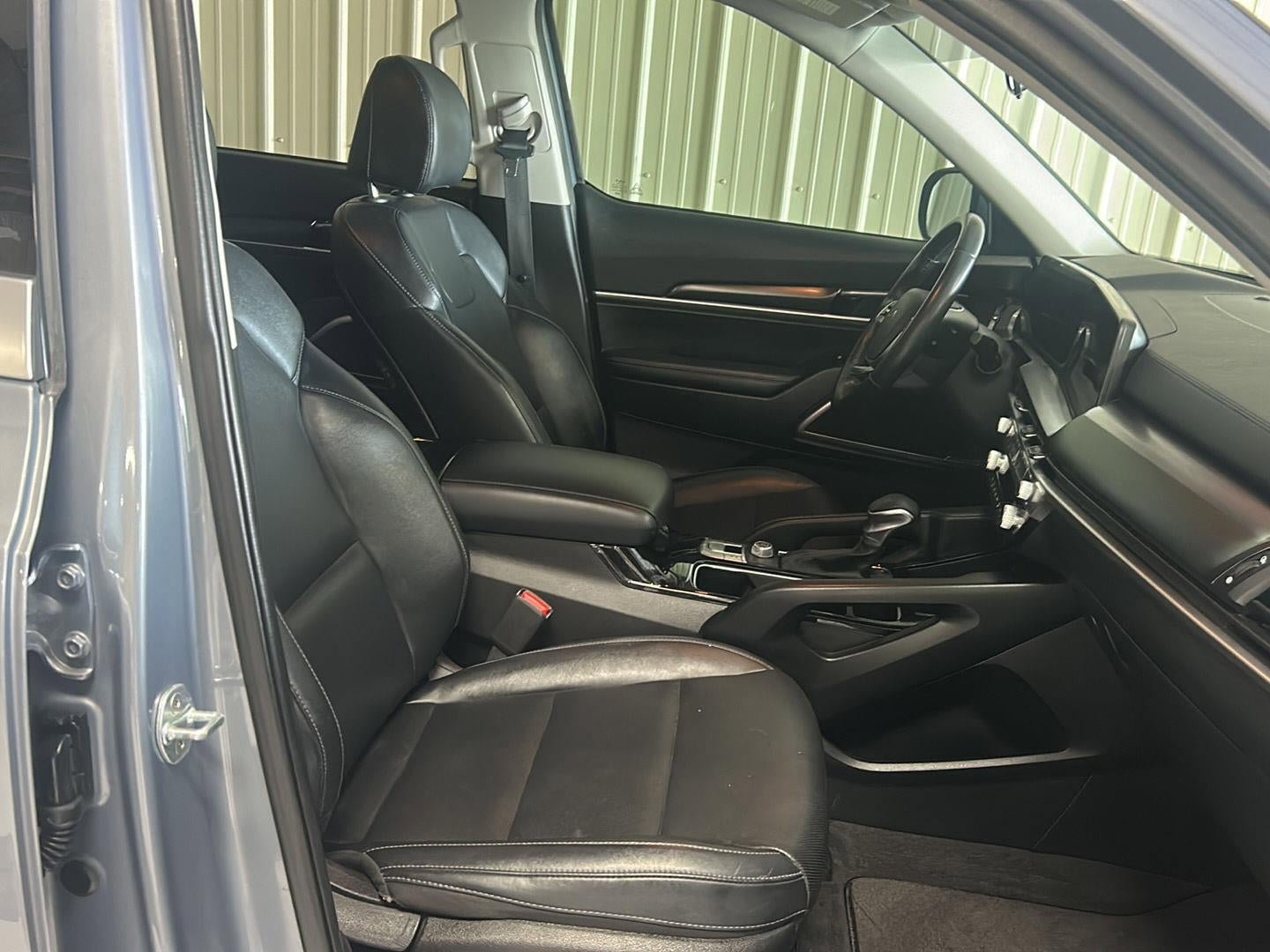 Used 2023 Kia Telluride LX FWD image 16