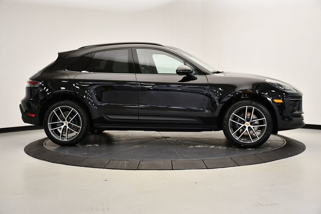 Certified 2026 Porsche Macan AWD/4WD image 8