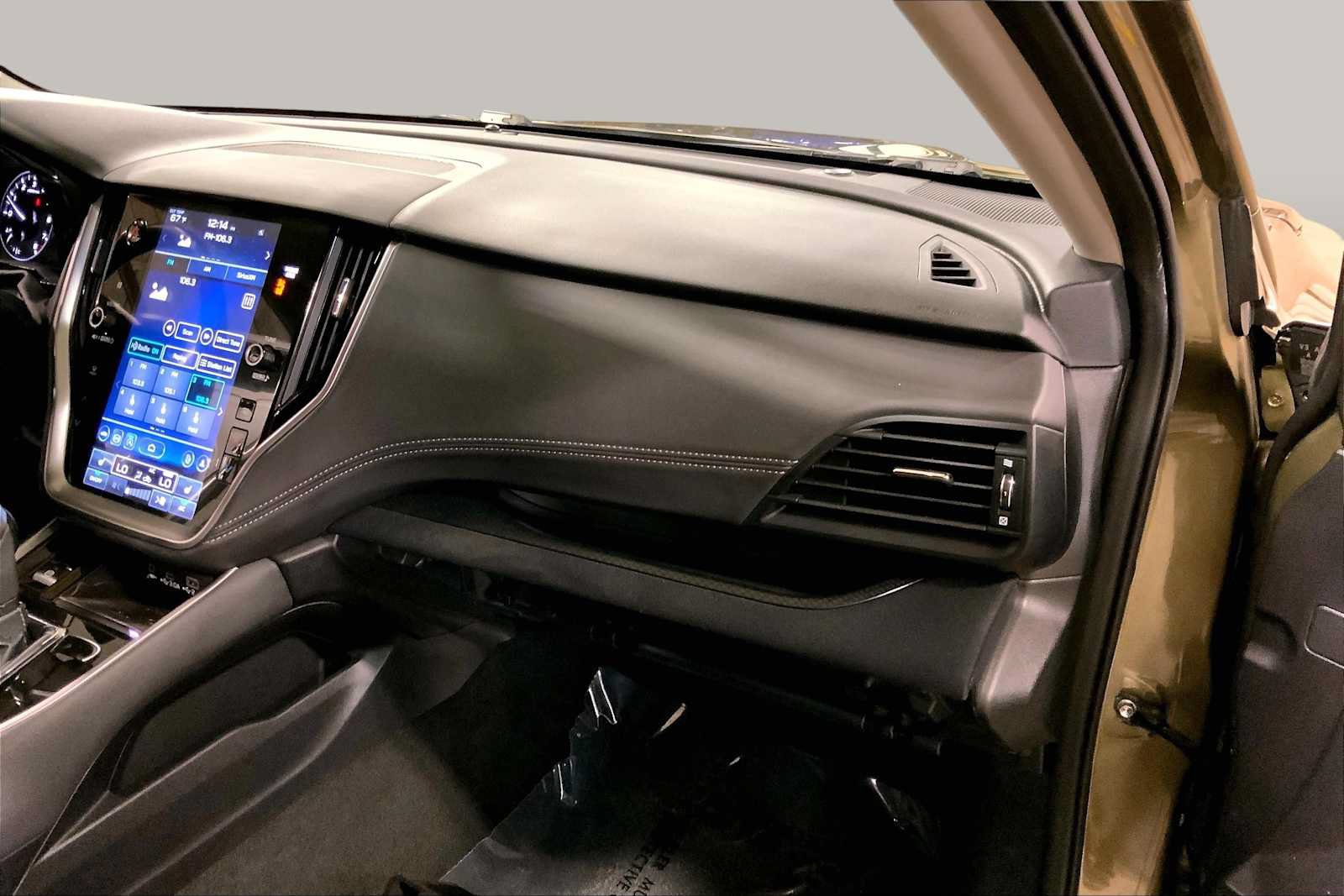 Used 2024 Subaru Outback Premium AWD/4WD image 18